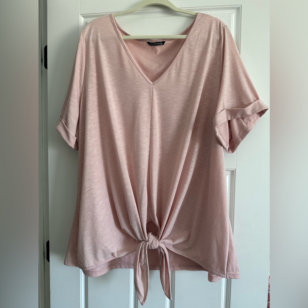 BloomChic women’s plus size 26W Pink Tie Front Relaxed Short Sleeve T-Shirt